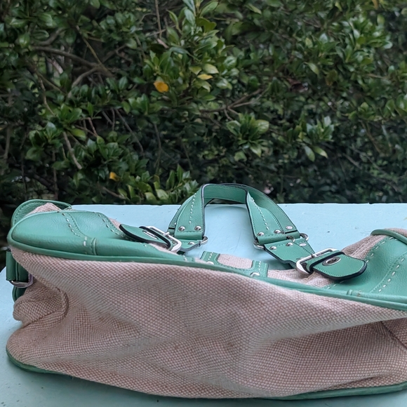 GUESS Green and Tan Women's Bag - Picture 11 of 17